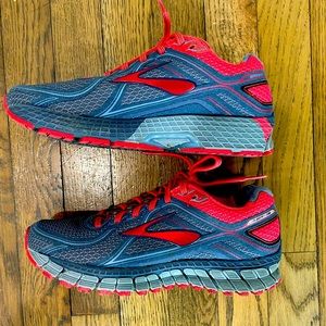 Highly rated running shoes by Brooks